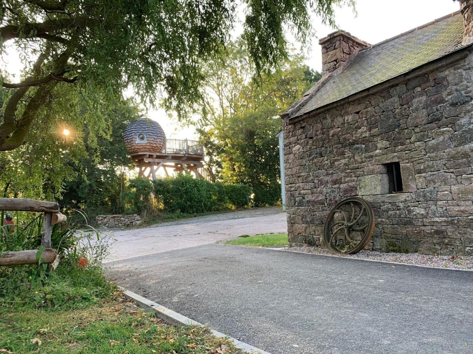 La Ville Es Renais - Ferme Et Maison D'Hotes Insolite Erquy Exteriör bild
